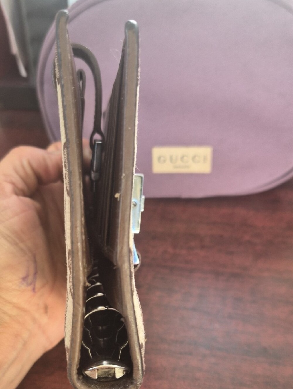 Bundle Gucci Wallet And Make Up Bag For Only $95 - Picture 6 of 16
